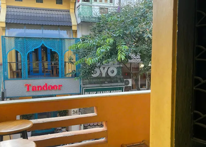 Large Window- Quiet- Old Quarter