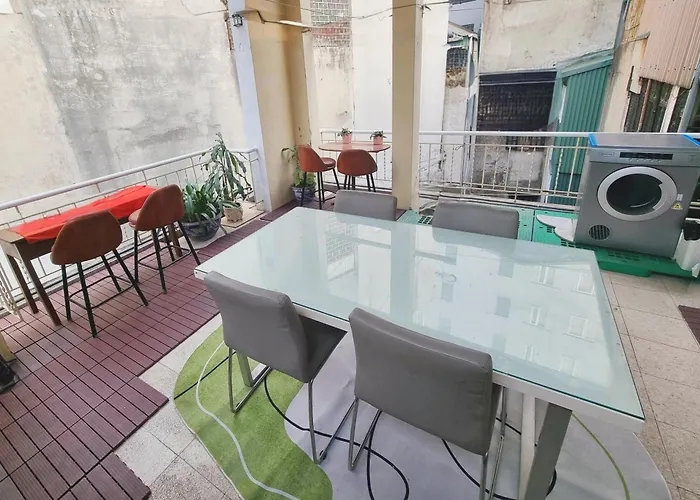 Lushstay Hostel - Hanoi Train Street