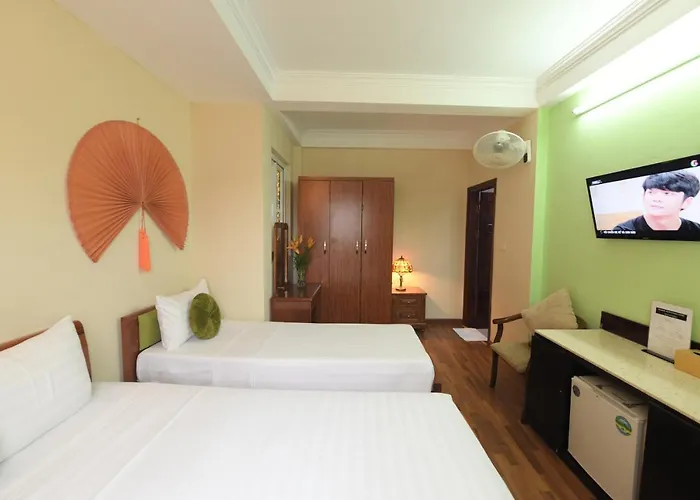 Holiday Lakeview Hotel