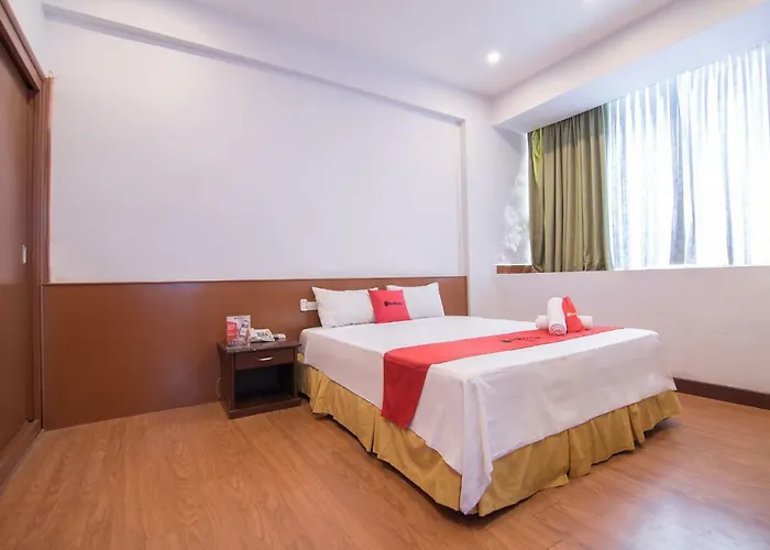 Reddoorz Plus Near Van Mieu Quoc Tu Giam