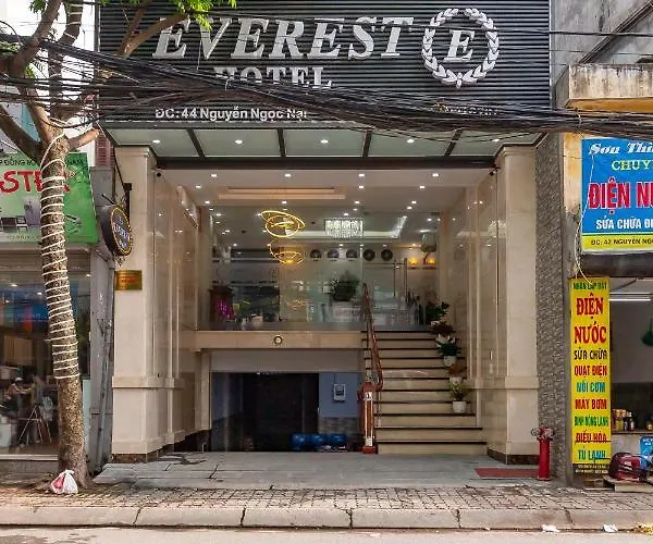 Everest Hotel