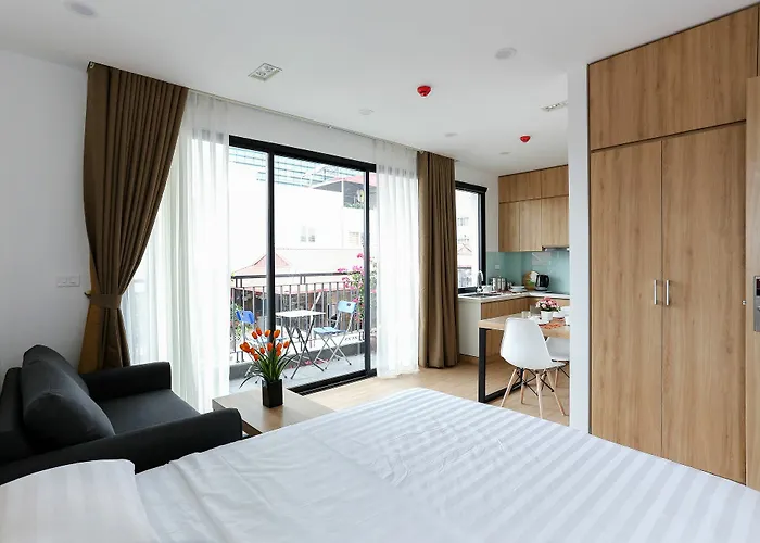 Quiet Hoang Quoc Viet Hotel & Apartment