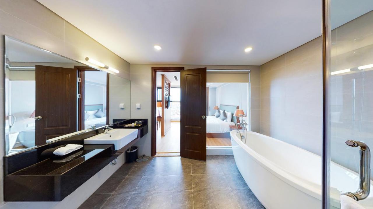Cau Giay Hotel - By Bay Luxury 3* Hà Nội