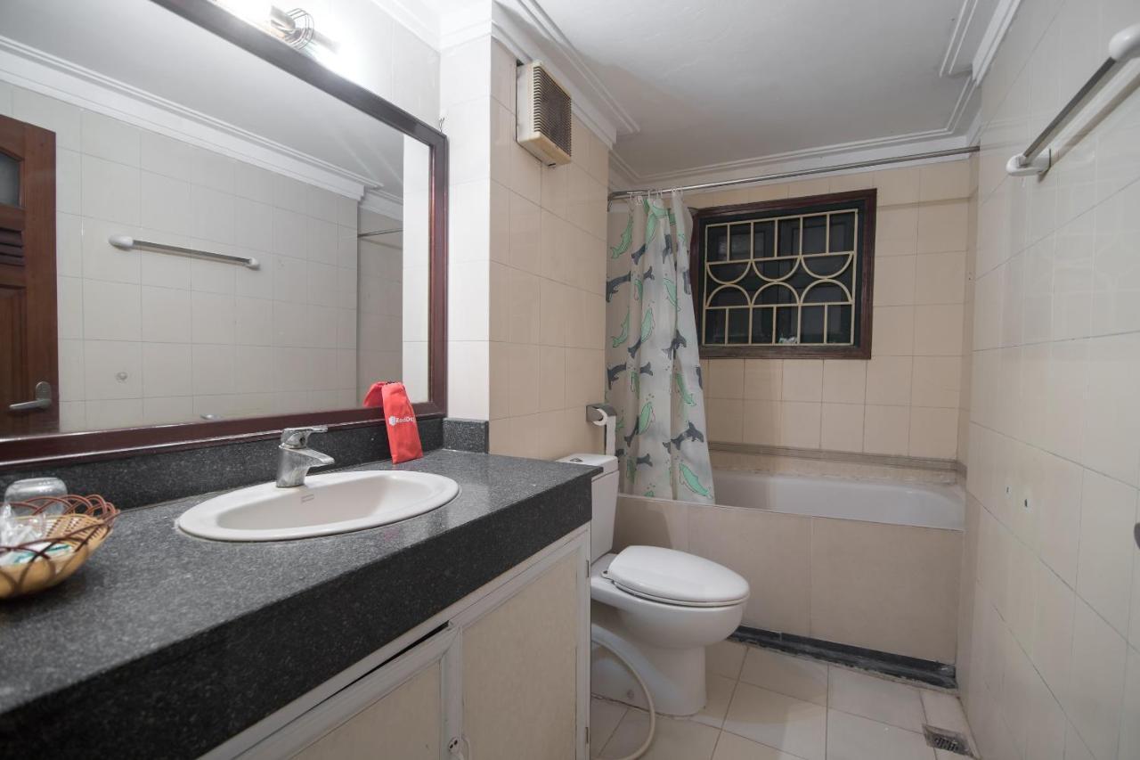 Hotel Reddoorz Near Nha Tho Street 2*