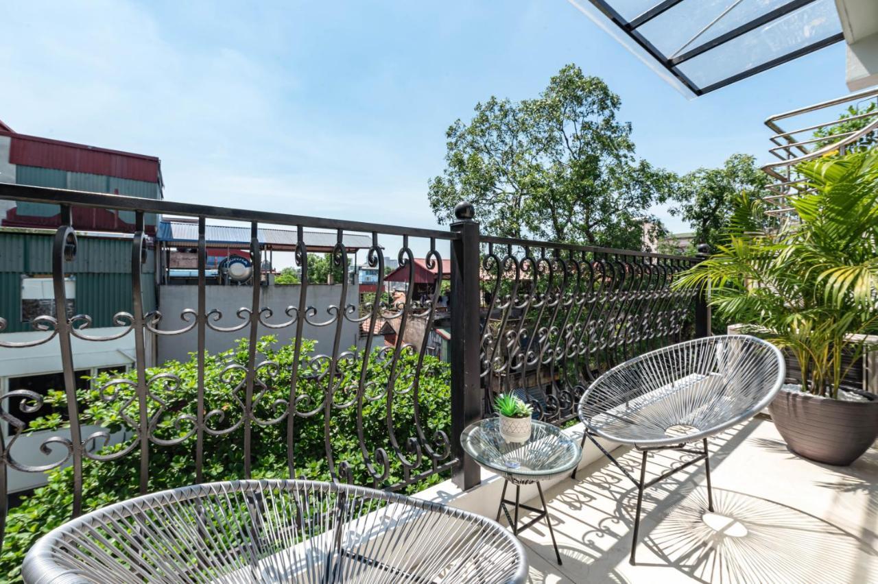 Harry's - The Old Quarter Rooftop Garden *