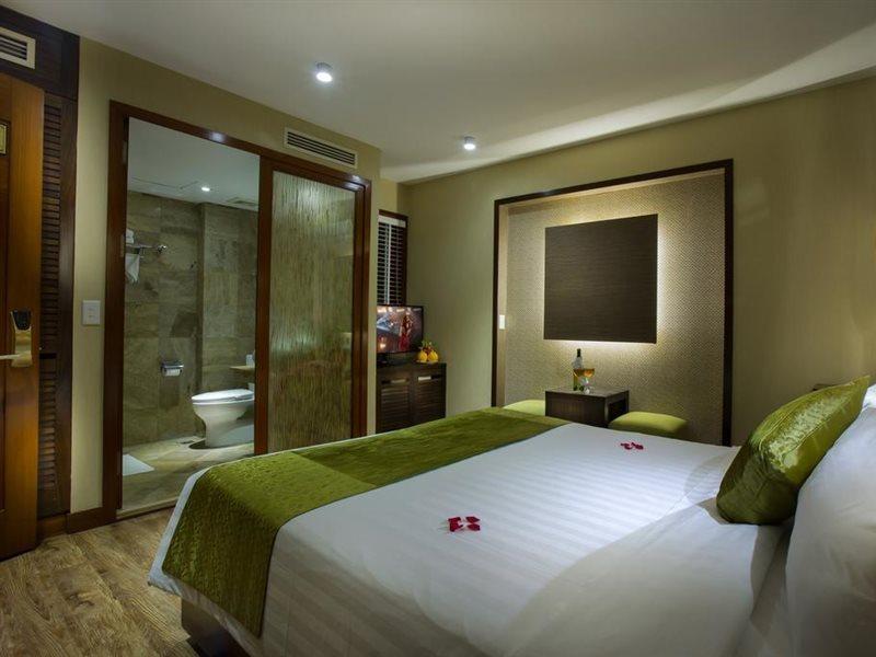 Oriental & Hotel