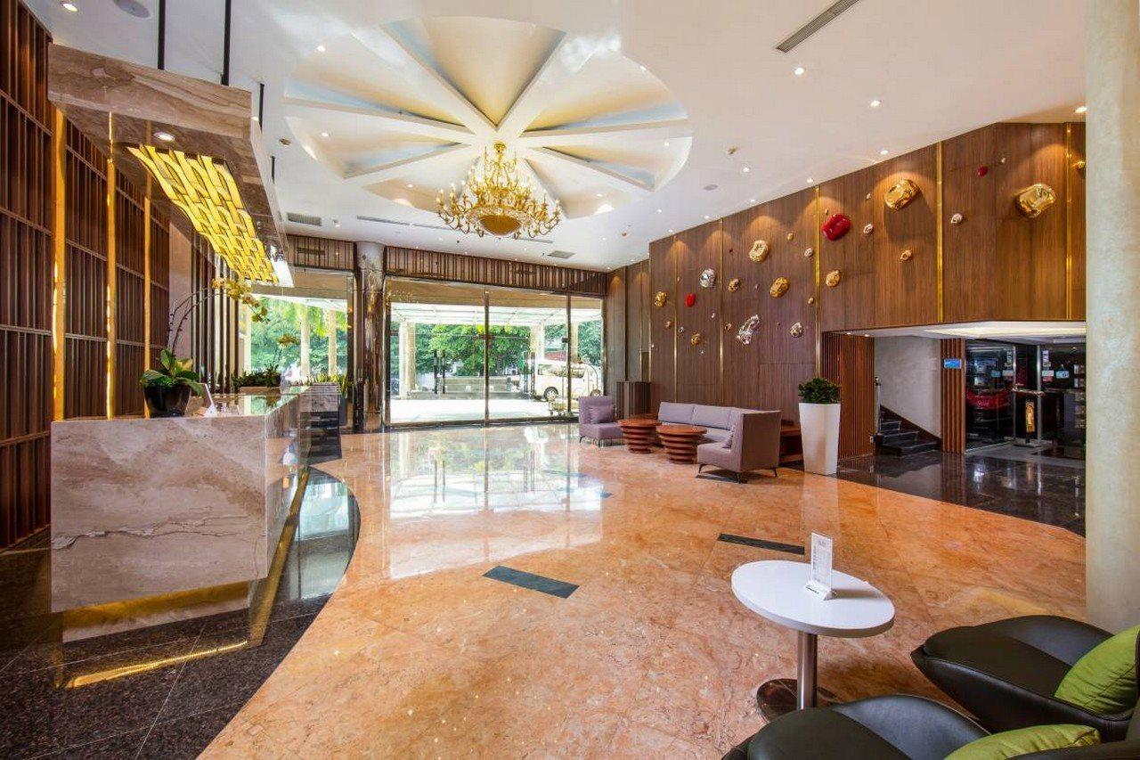 Bên Hồ 4* Hà Nội
