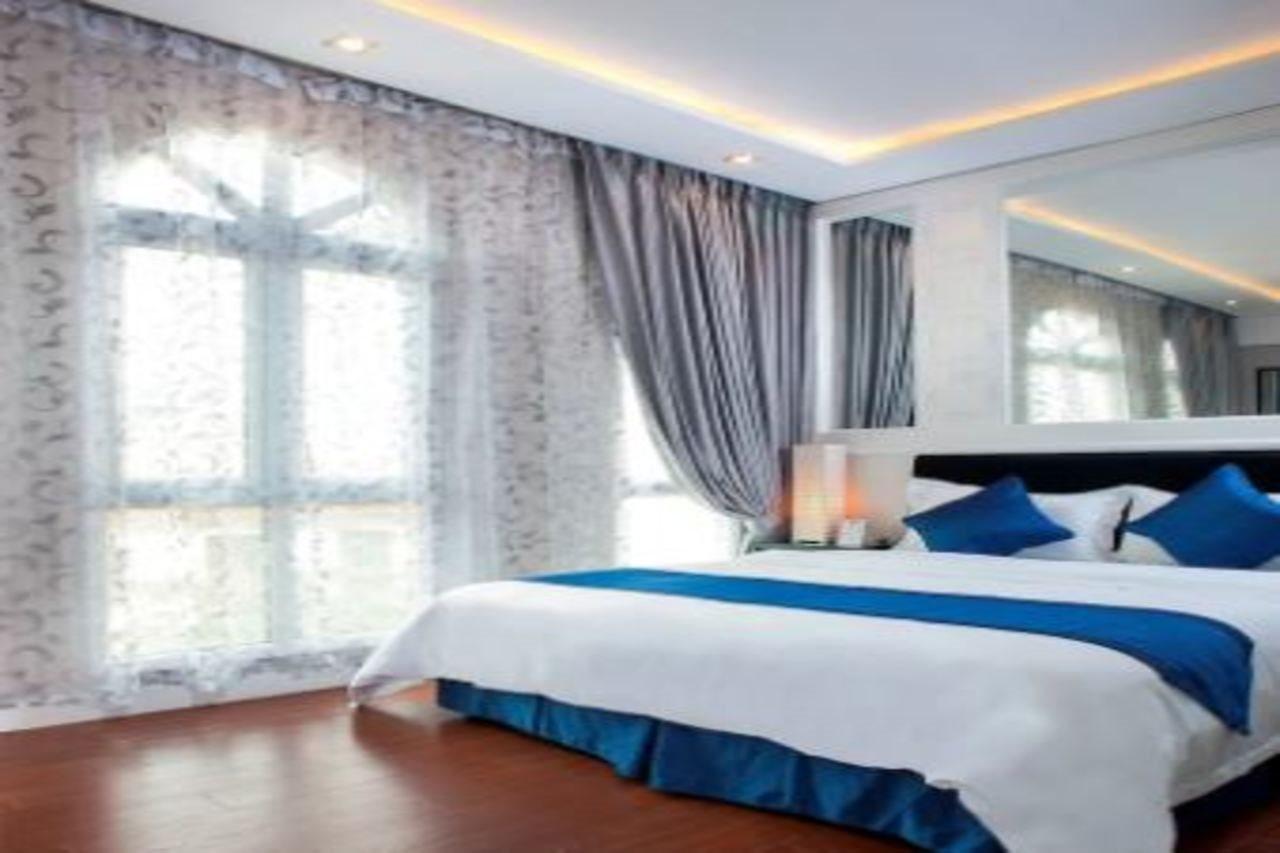 Hotel Minerva Church