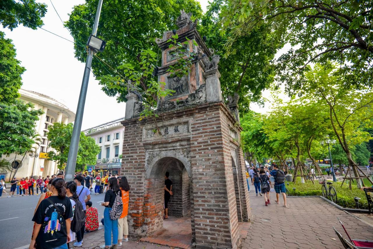 22housing & 81 Linh Lang Hanoi
