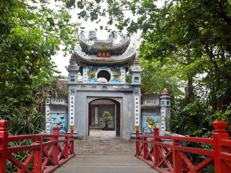 Khách sạn Discovery 2*