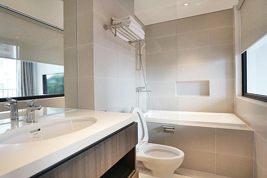 3 - Luxury In Tay Ho Street Apartment