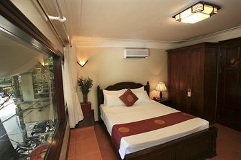 Golden Moon & Travel Hotel