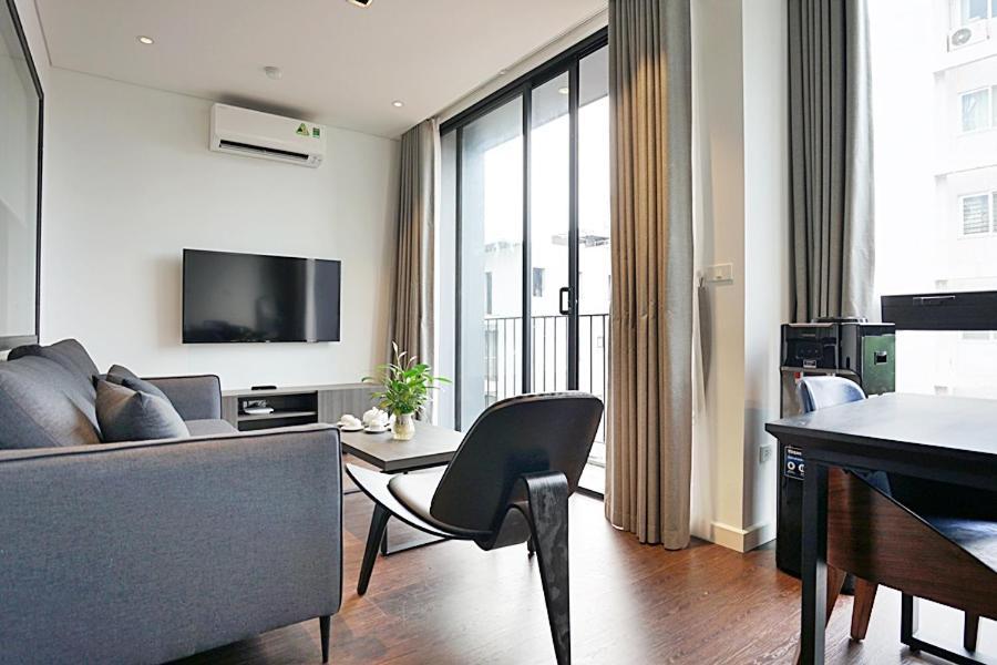 3 - Luxury In Tay Ho Street Apartment