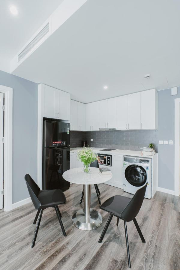 Lexington Westlake Apartment *