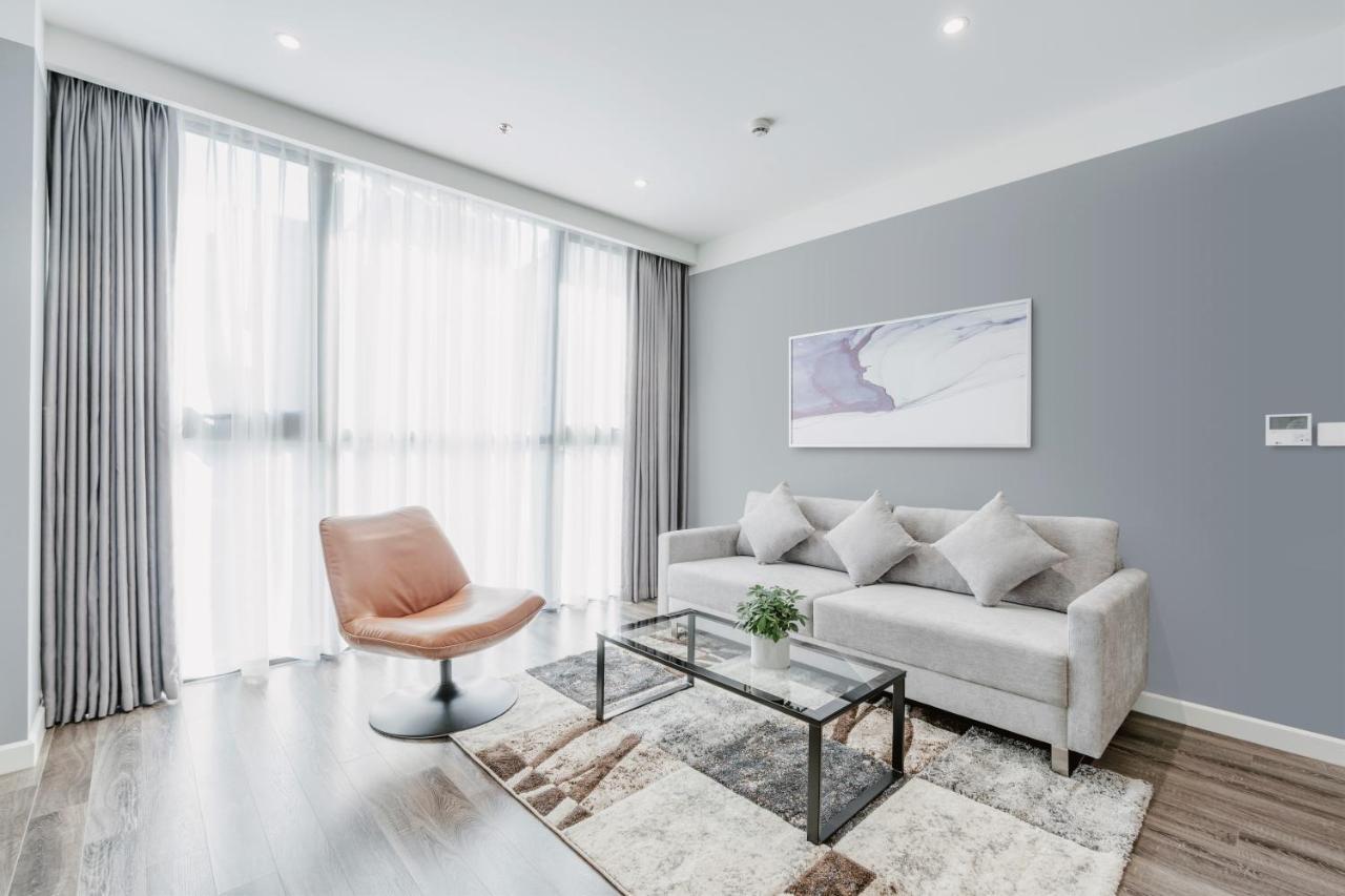Lexington Westlake Apartment *