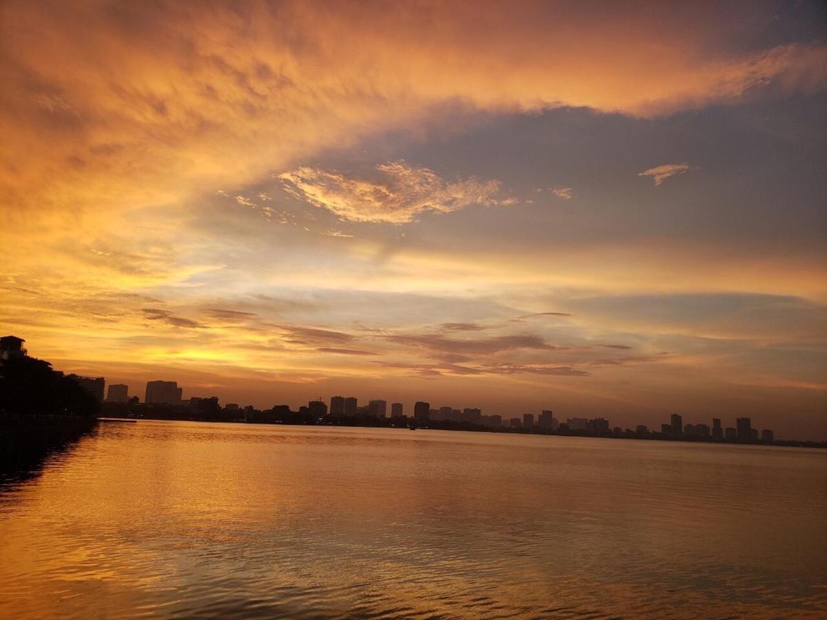 Homestay Papahouse 0m To Westlake 5 Star View Hanoi