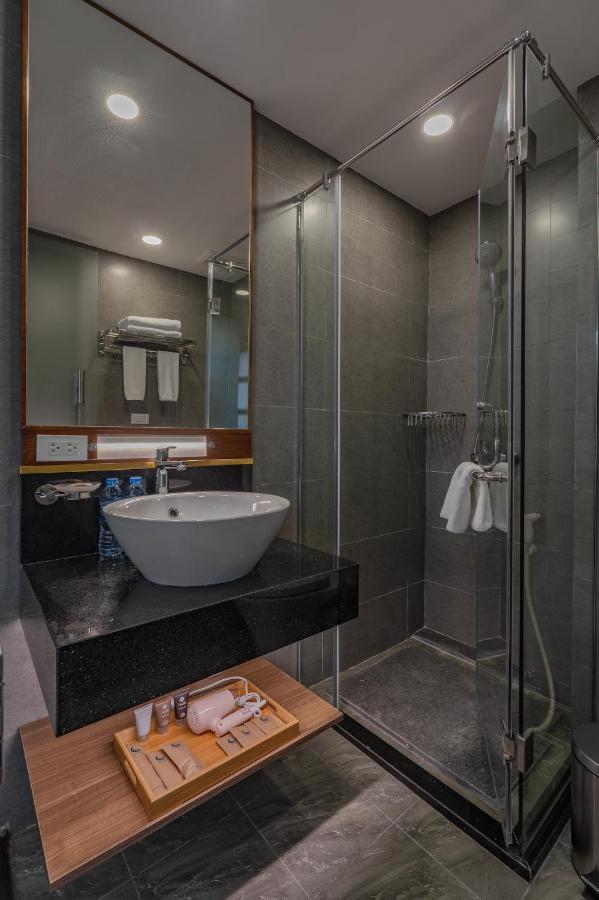 22housing Luxury Westlake View Apartment Hanoi