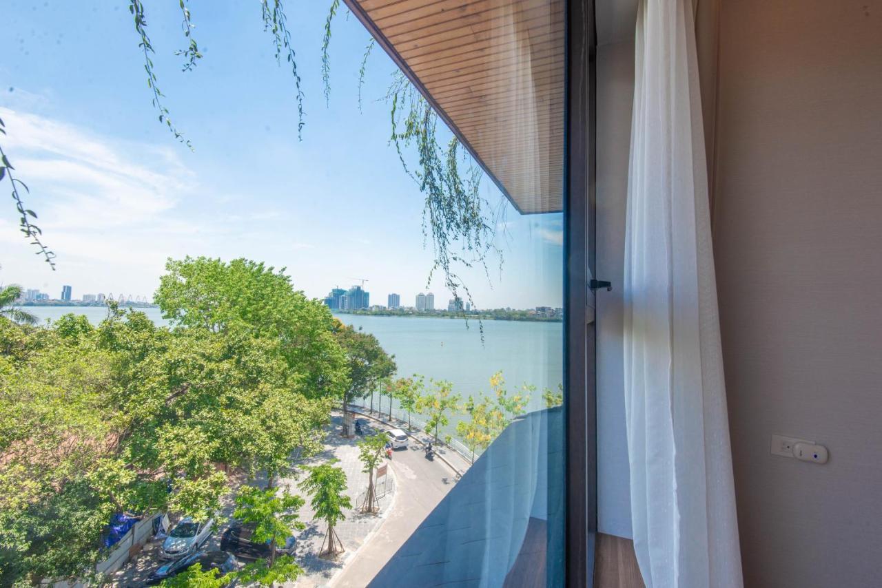 Apartment 22land Moon West *
