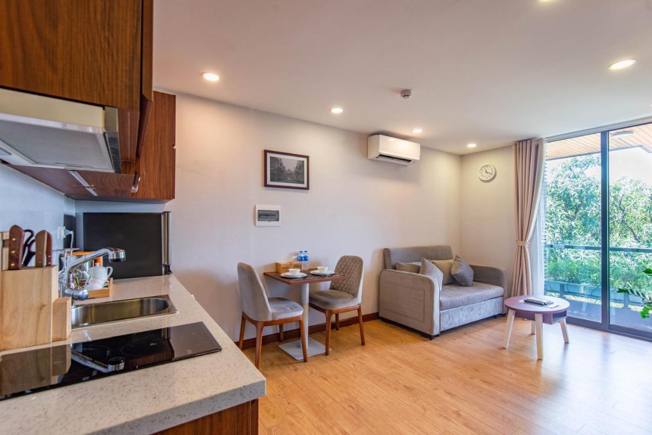 Apartment 22land Moon West *