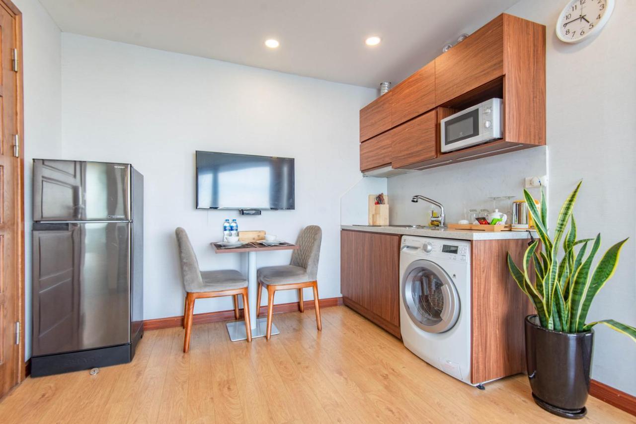 Apartment 22land Moon West