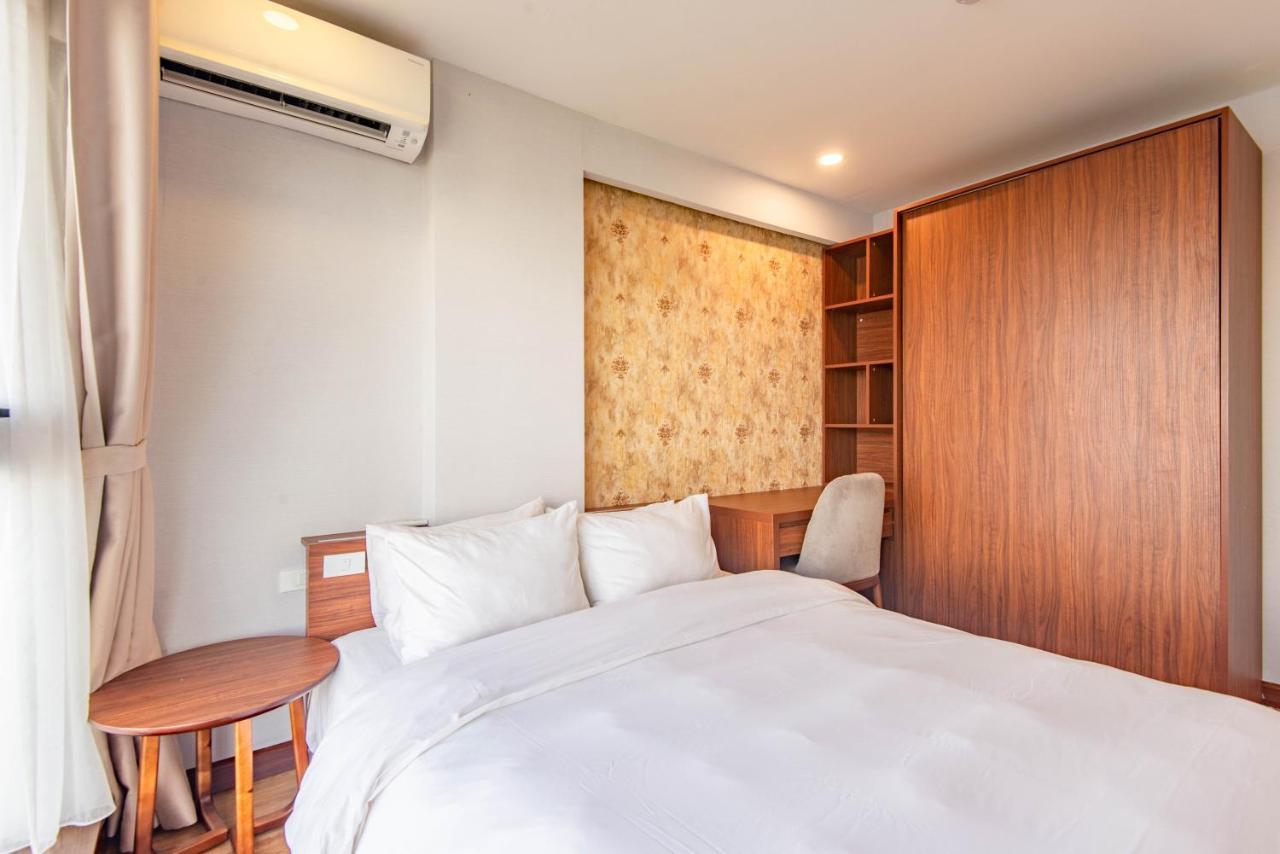 Apartment 22land Moon West
