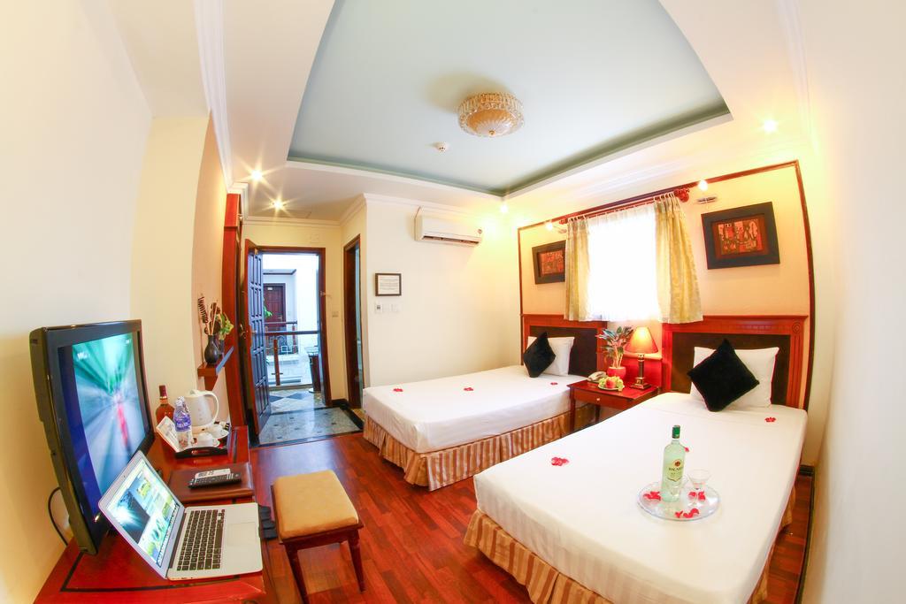 Atrium Hotel 3*