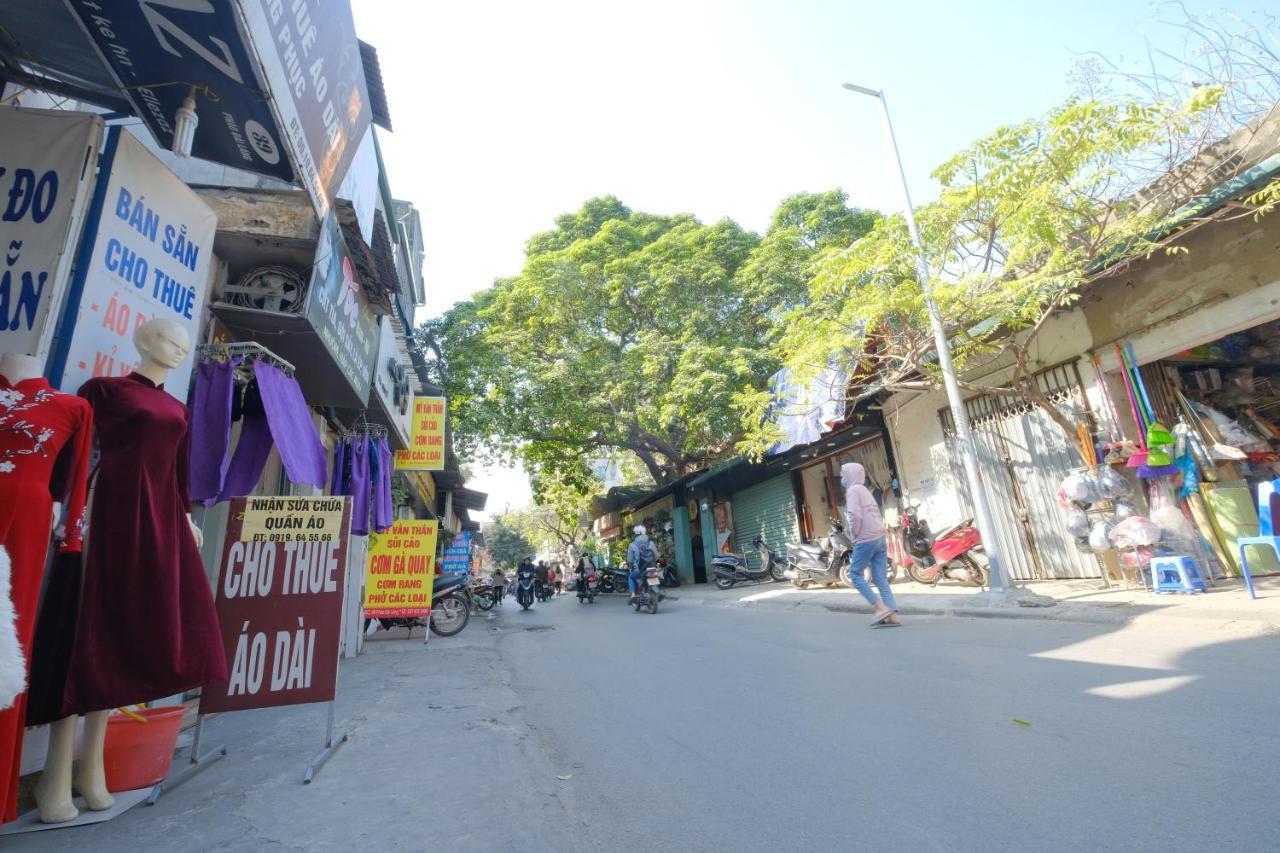 Ann House And Hanoi