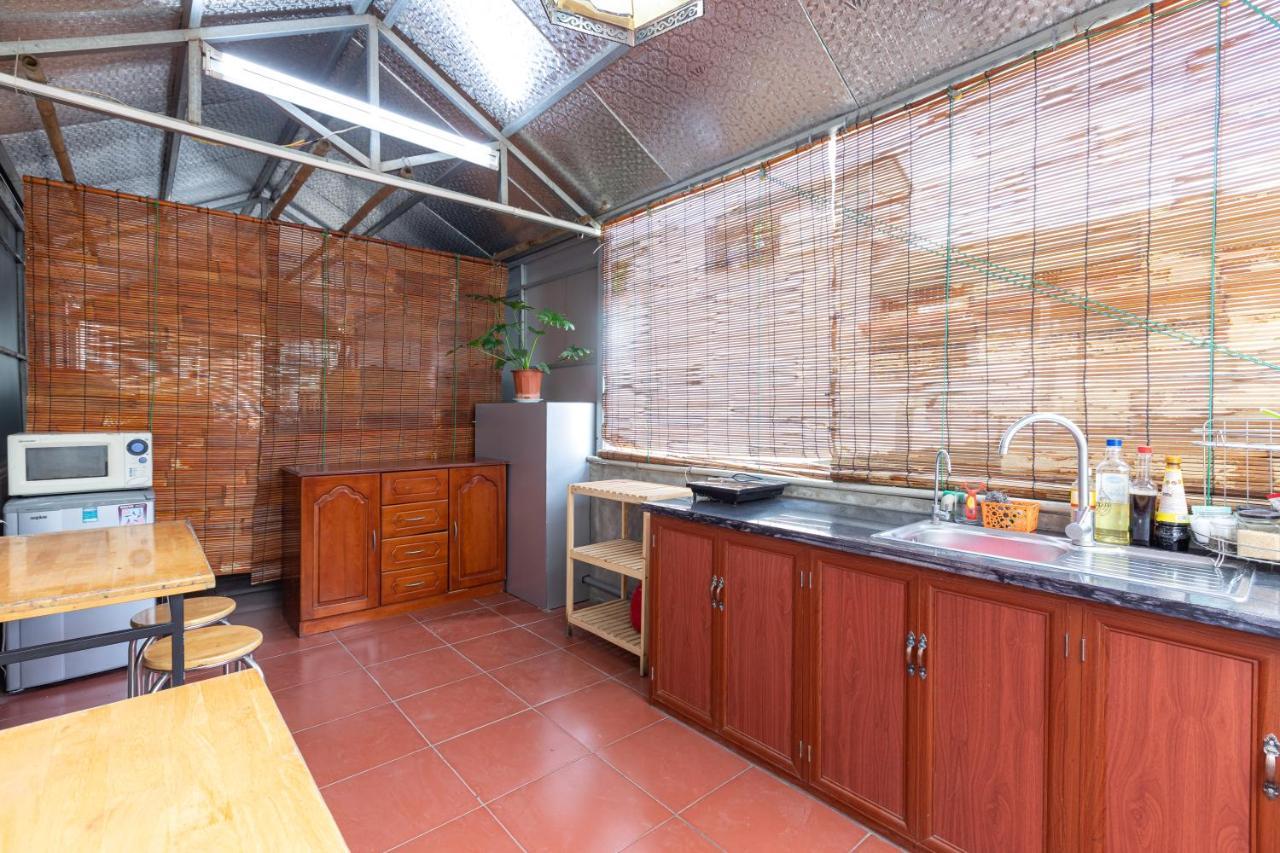 Holo Conic House - Serviced Homestay Bed & Breakfast