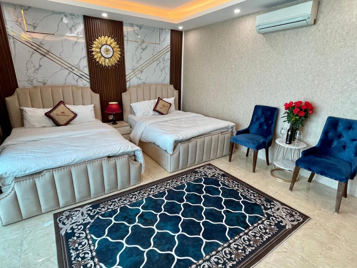 Hotel The Royal Near West Hanoi