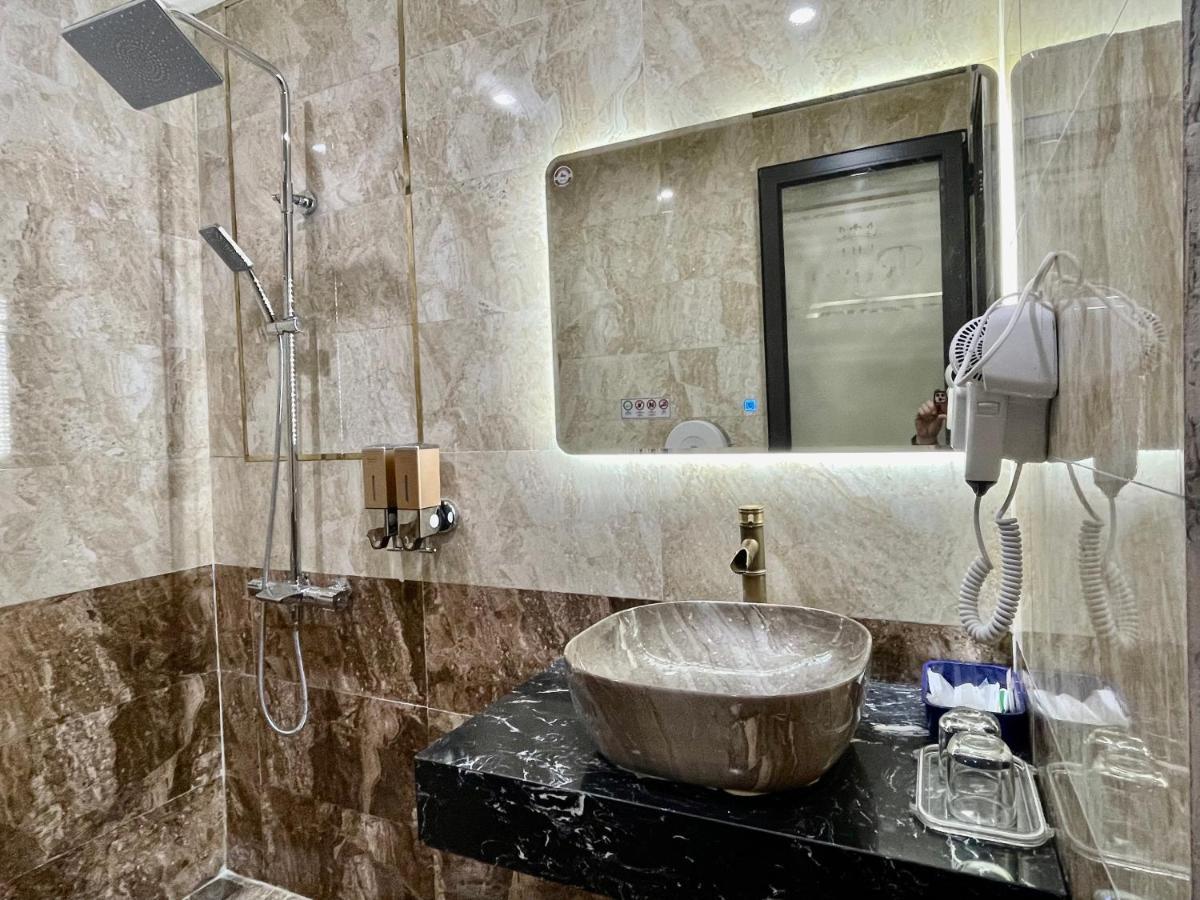 The Royal Near West 3* Hanoi