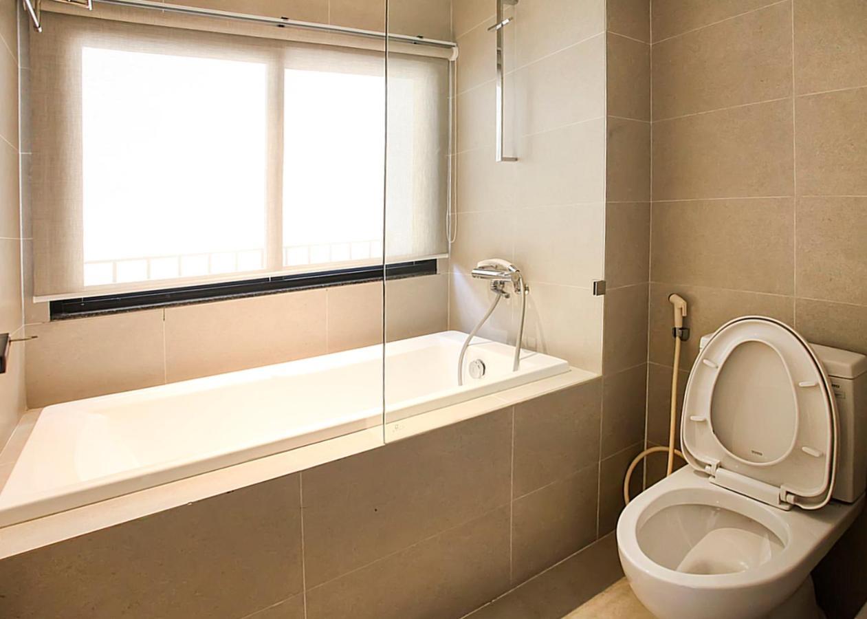 3 - Luxury In Tay Ho Street