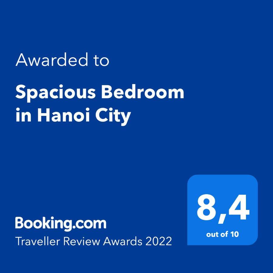 Apartment Spacious Bedroom In *