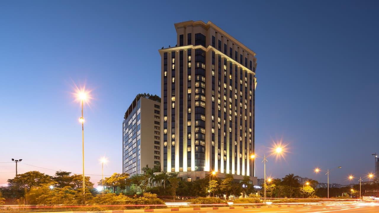 Hotel Sheraton West