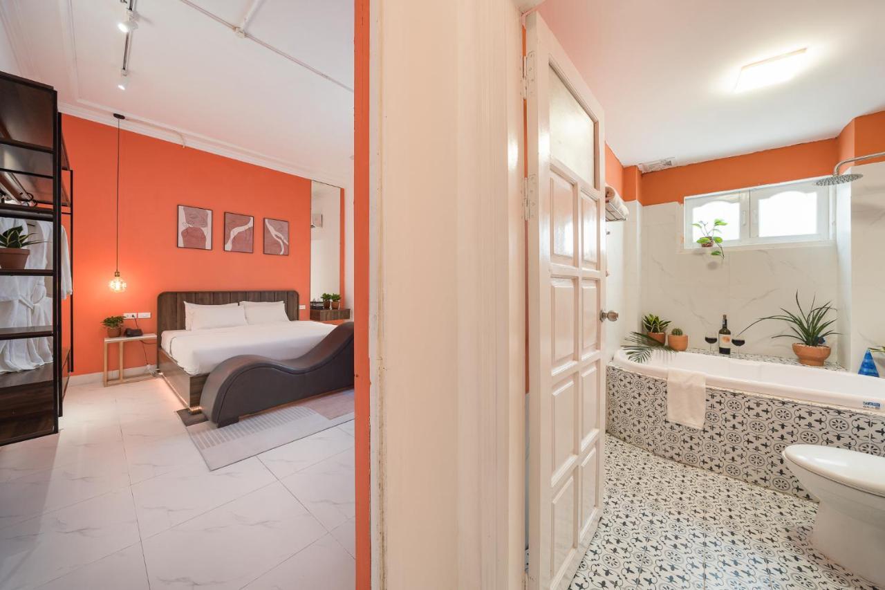 C O R O N A House