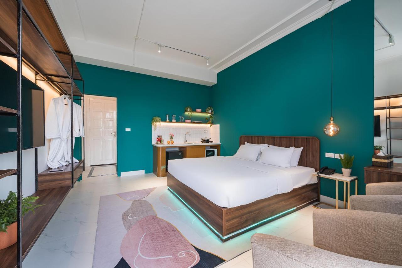 Hotel C O R O N A House Hanoi