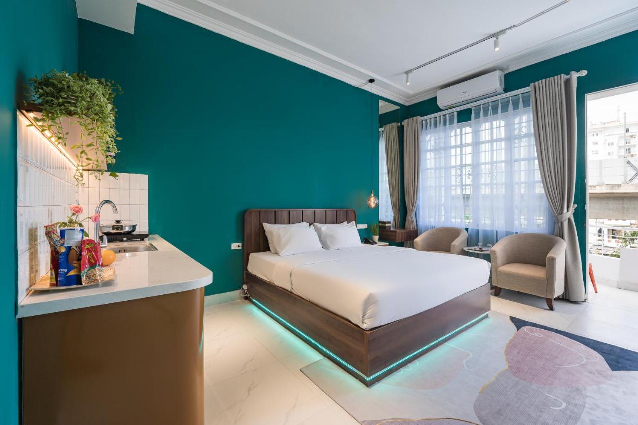 Hotel C O R O N A House *