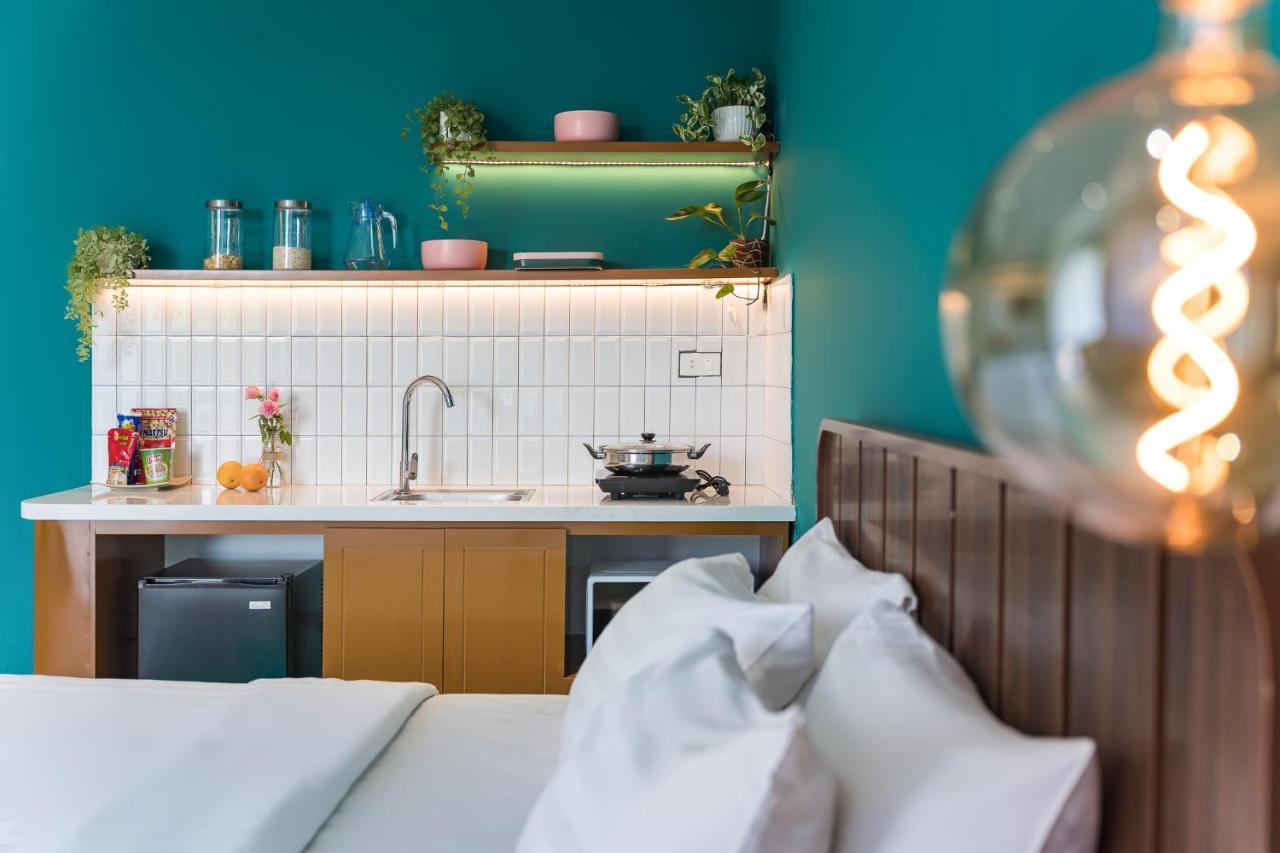 Hotel C O R O N A House *