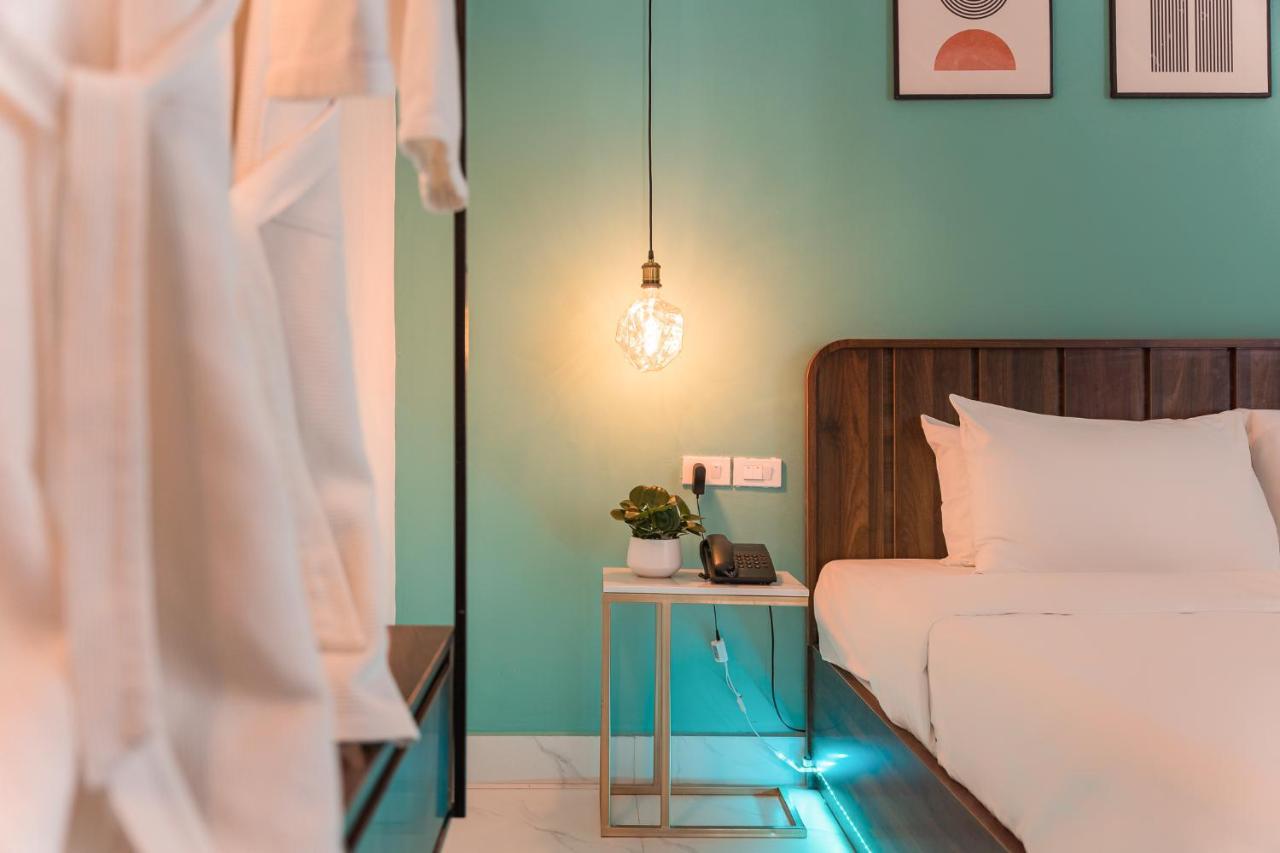 Hotel C O R O N A House Hanoi