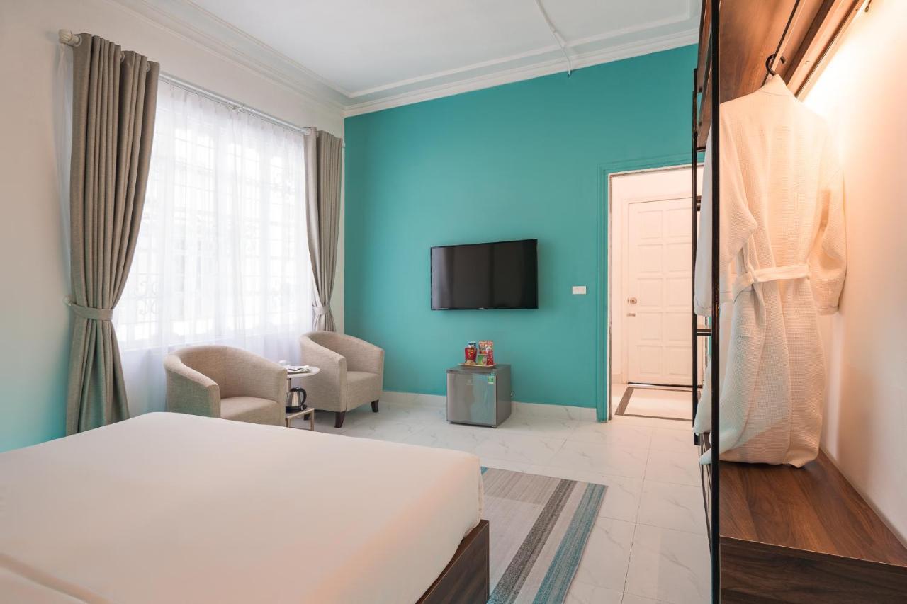 Hotel C O R O N A House Hanoi
