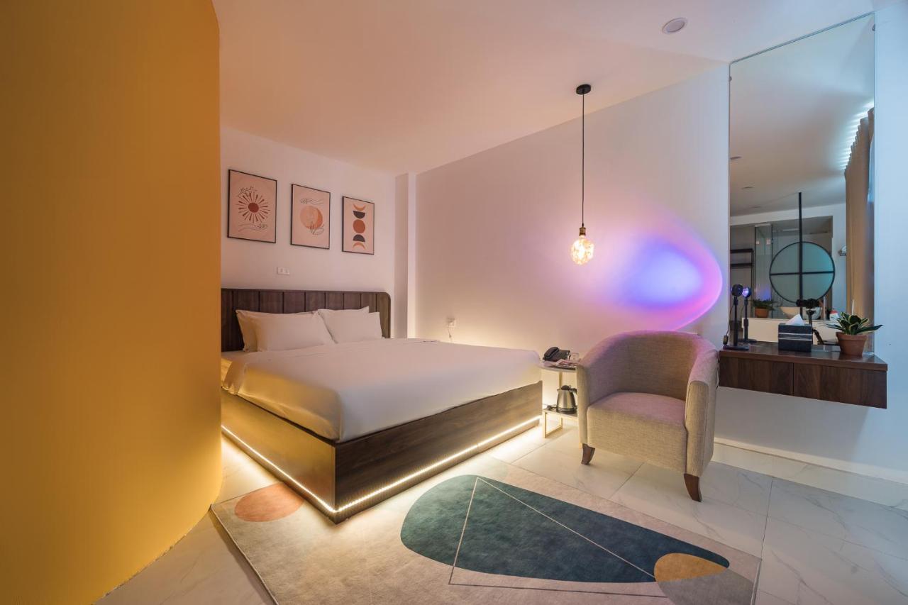 Hotel C O R O N A House Hanoi