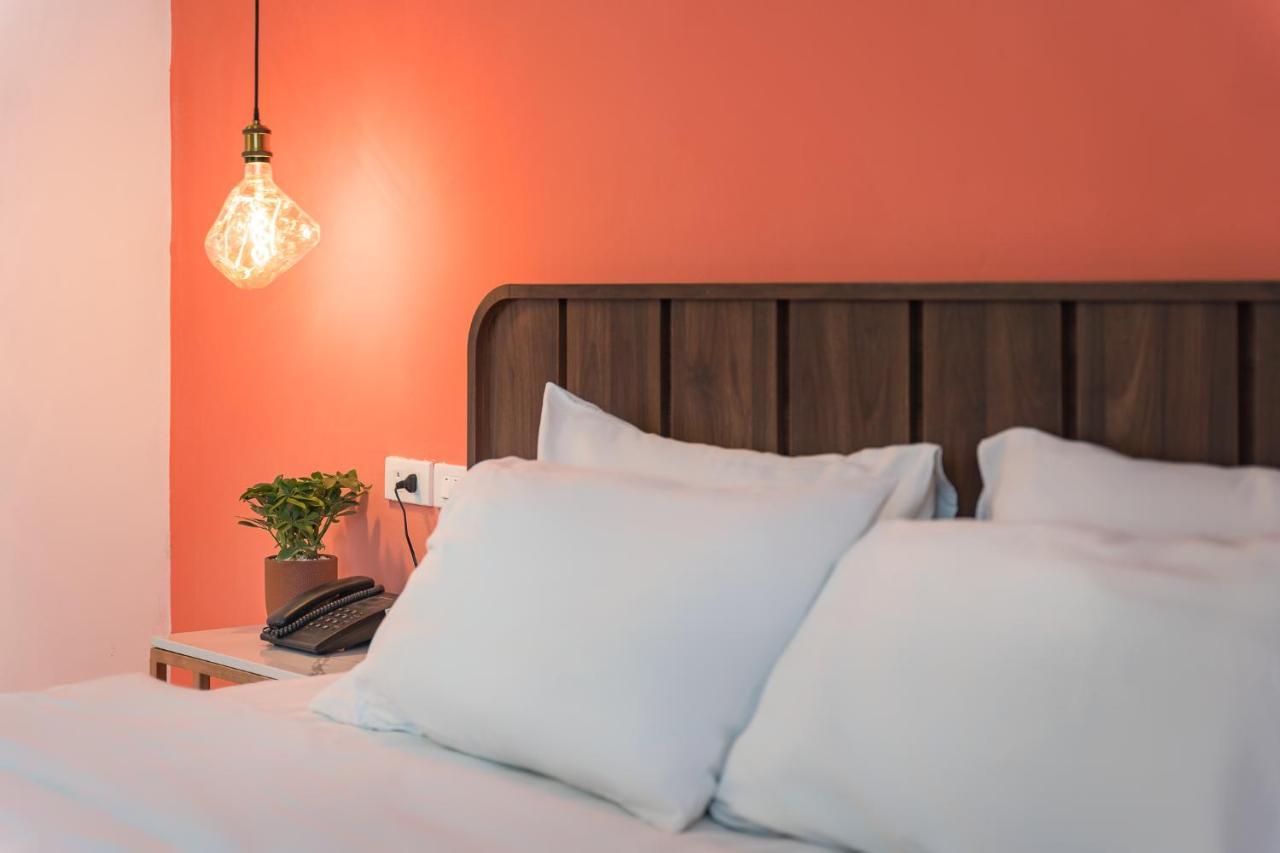 Hotel C O R O N A House Hanoi