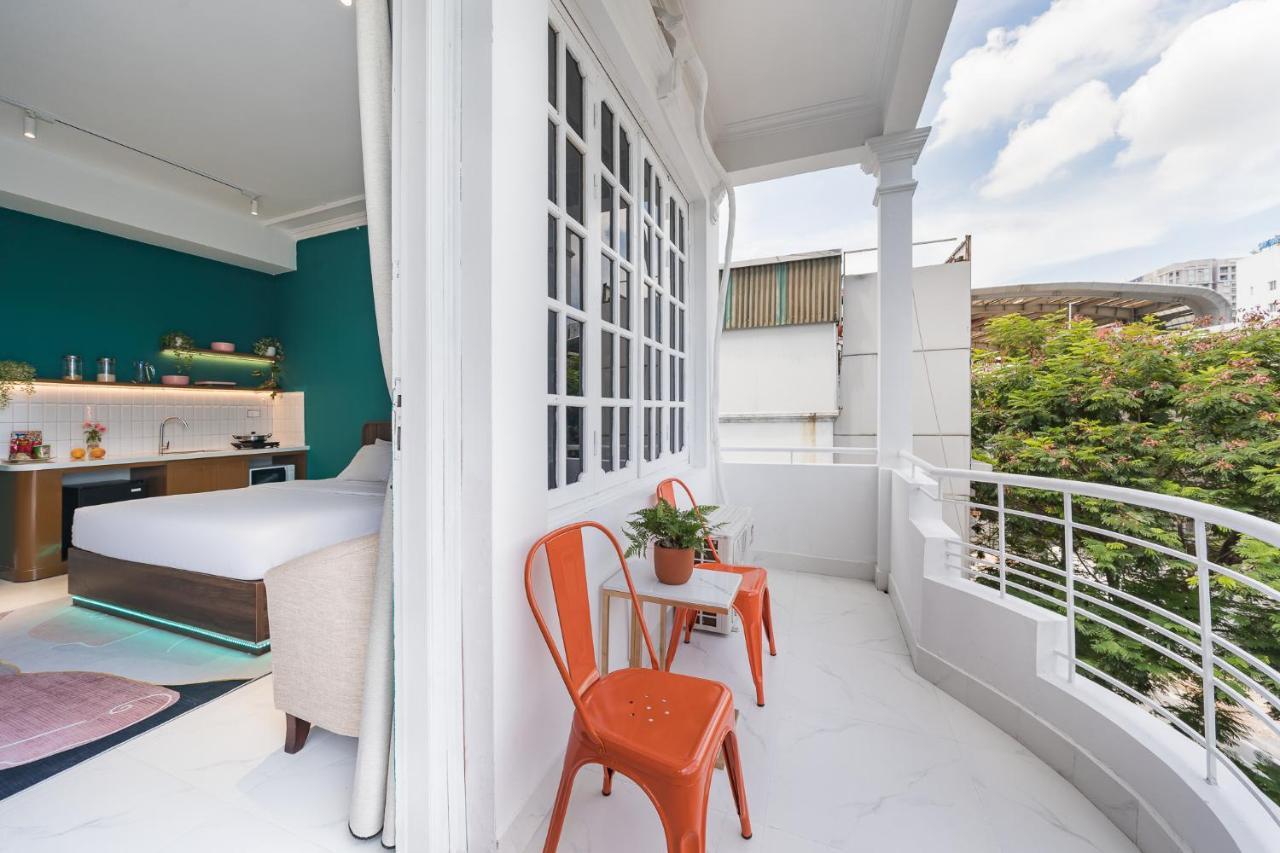 Hotel C O R O N A House