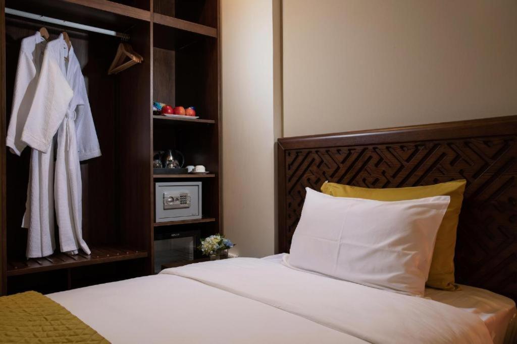 Lakeside Premium & Travel Hotel 3*