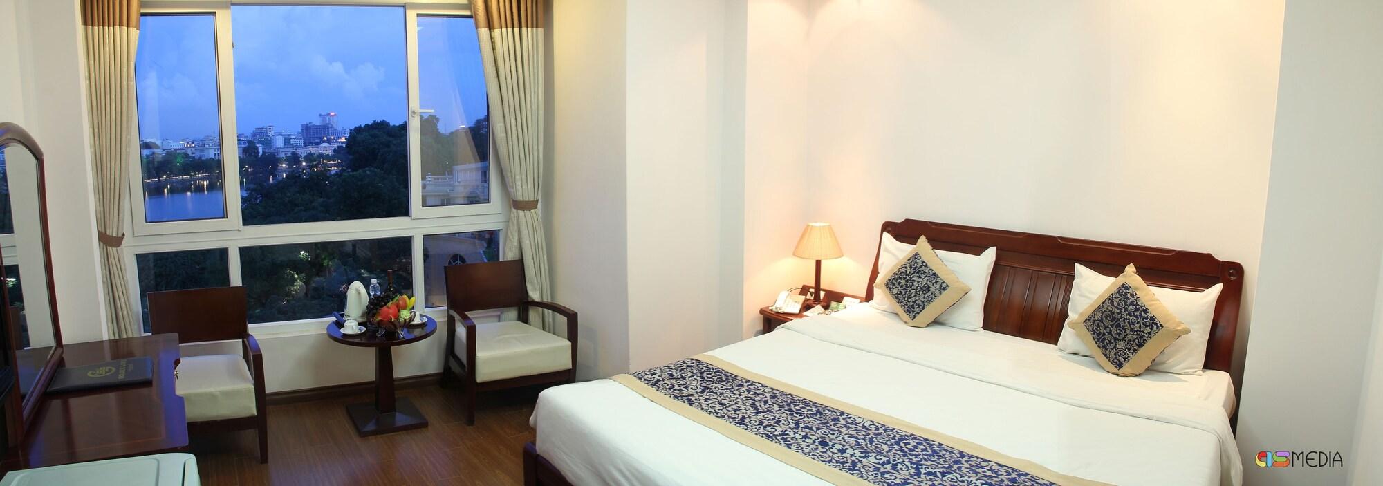 Lakeside Palace Hotel 3*