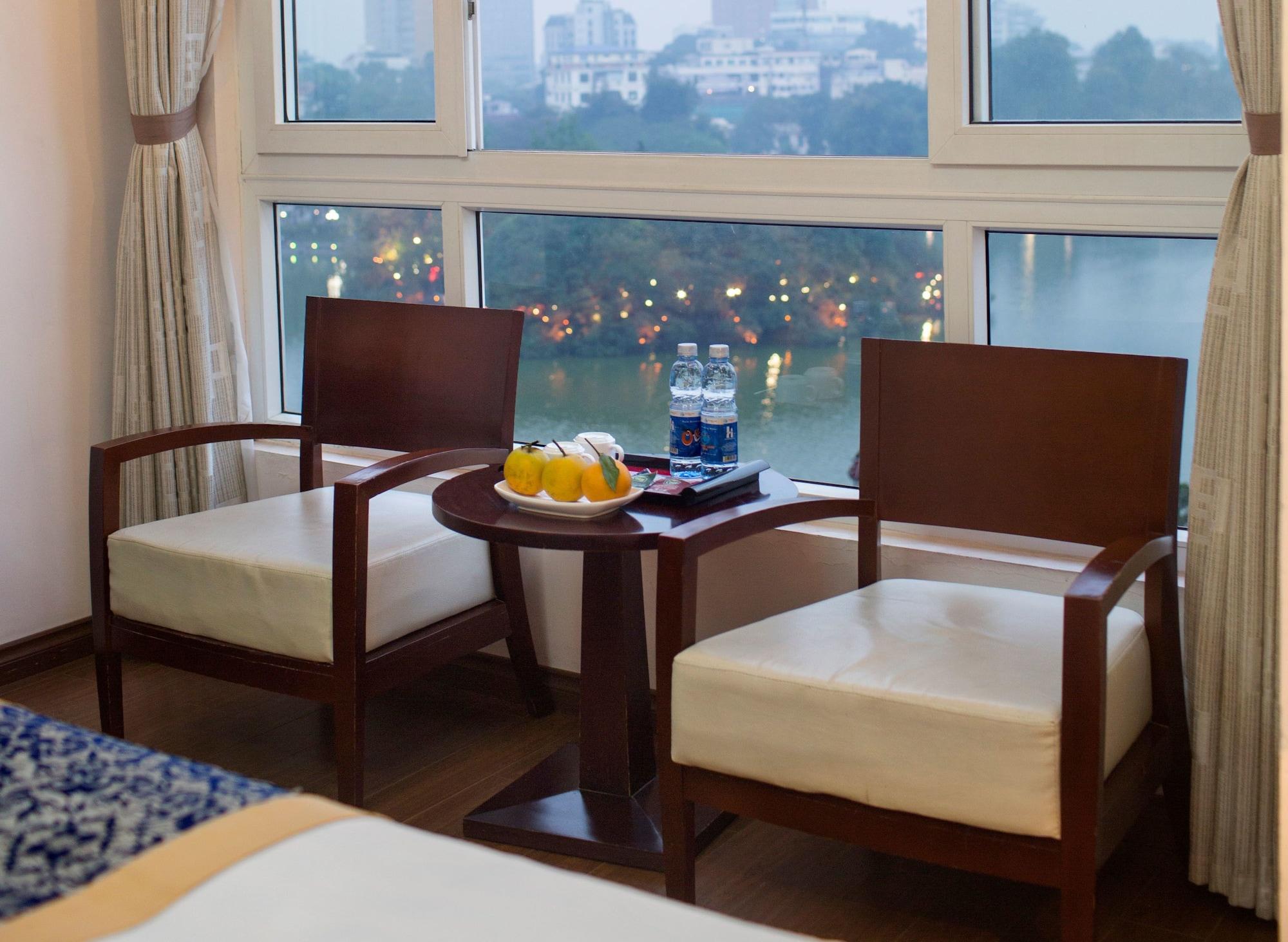 Lakeside Palace Hotel 3*