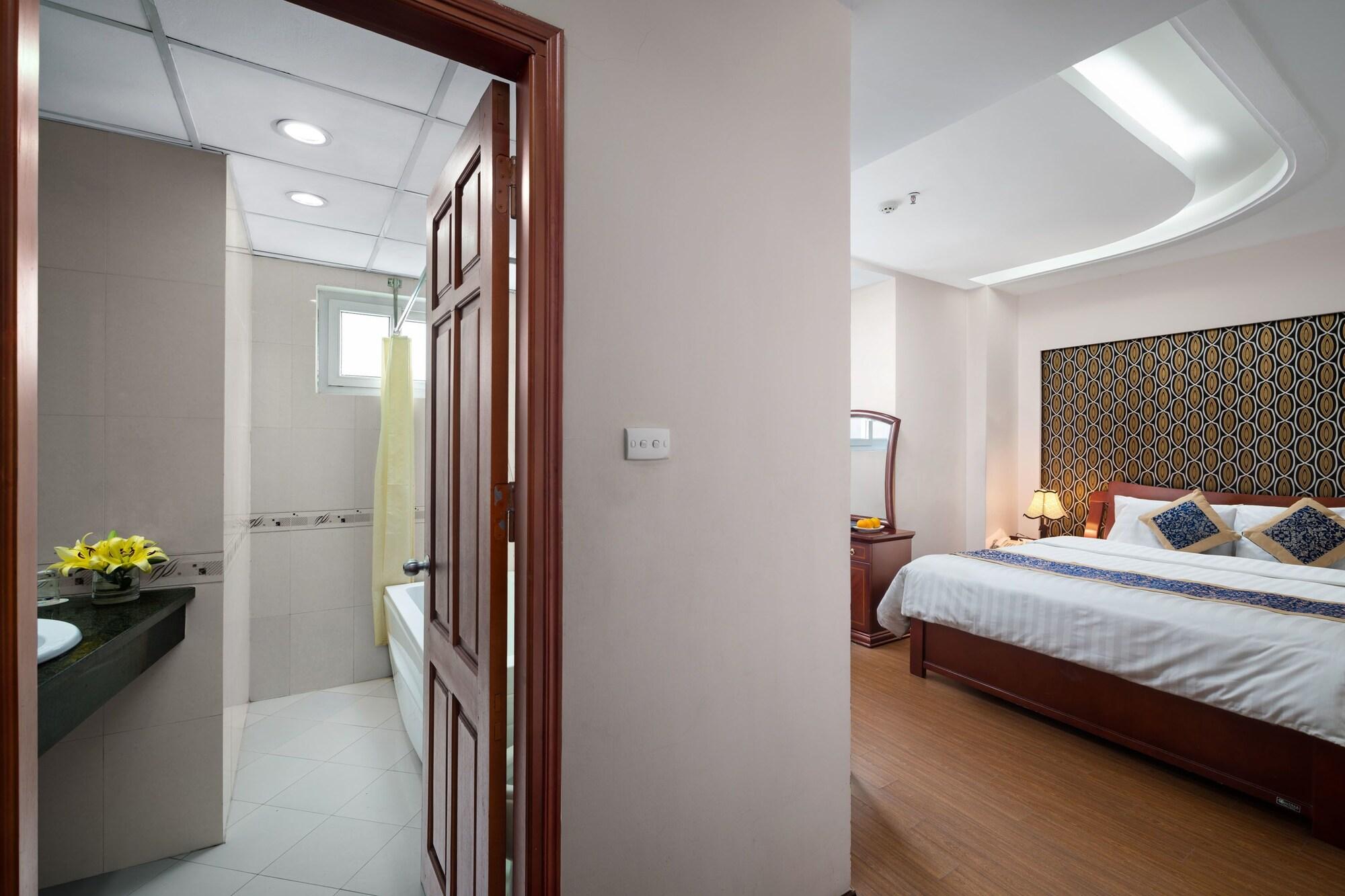 Lakeside Palace 3*