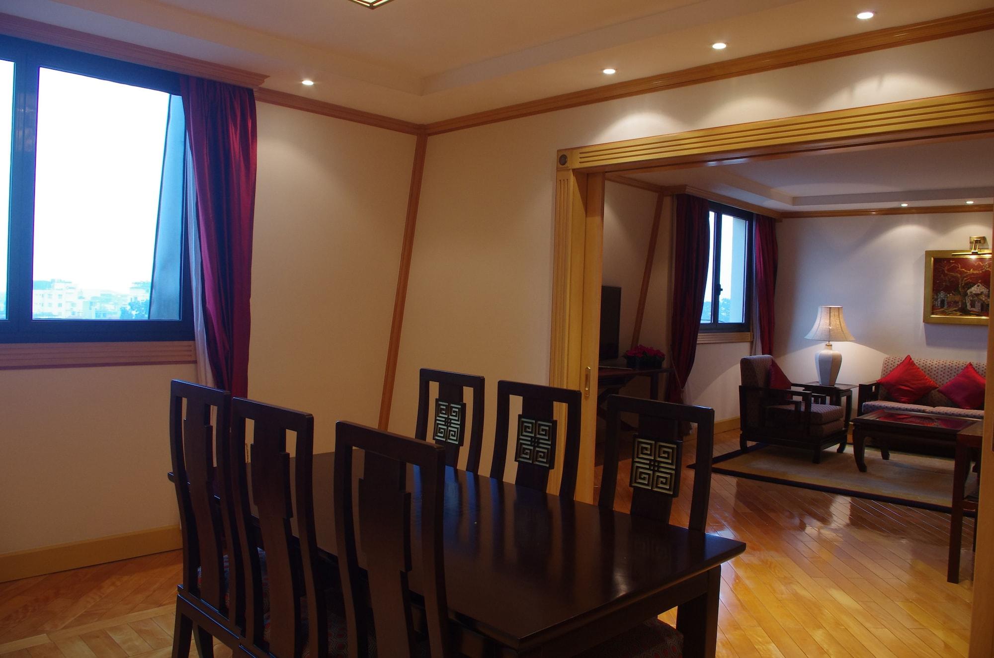 Hilton Opera Hotel 5*