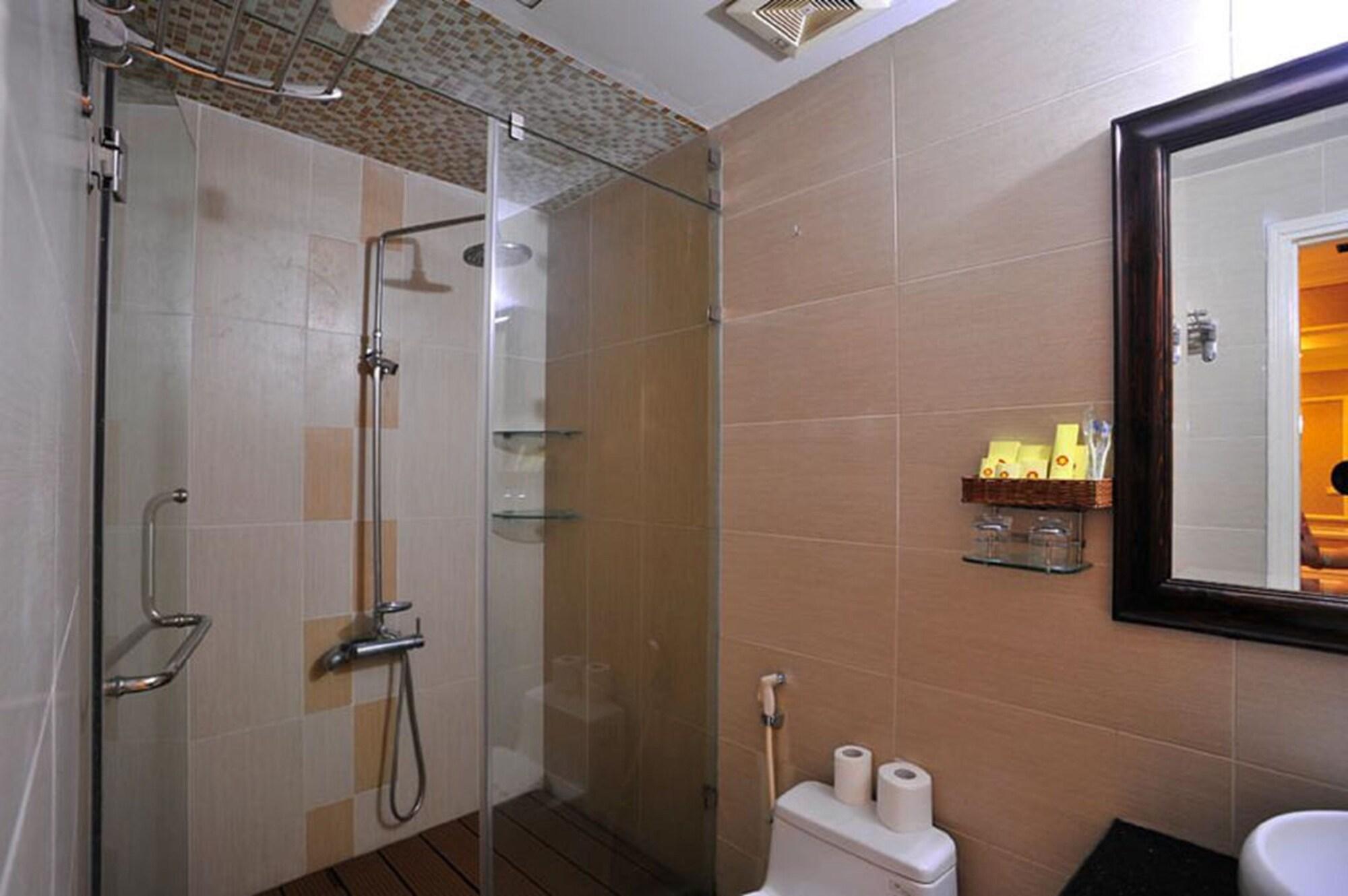 Wild Lotus - Xuan Dieu Hotel Hanoi