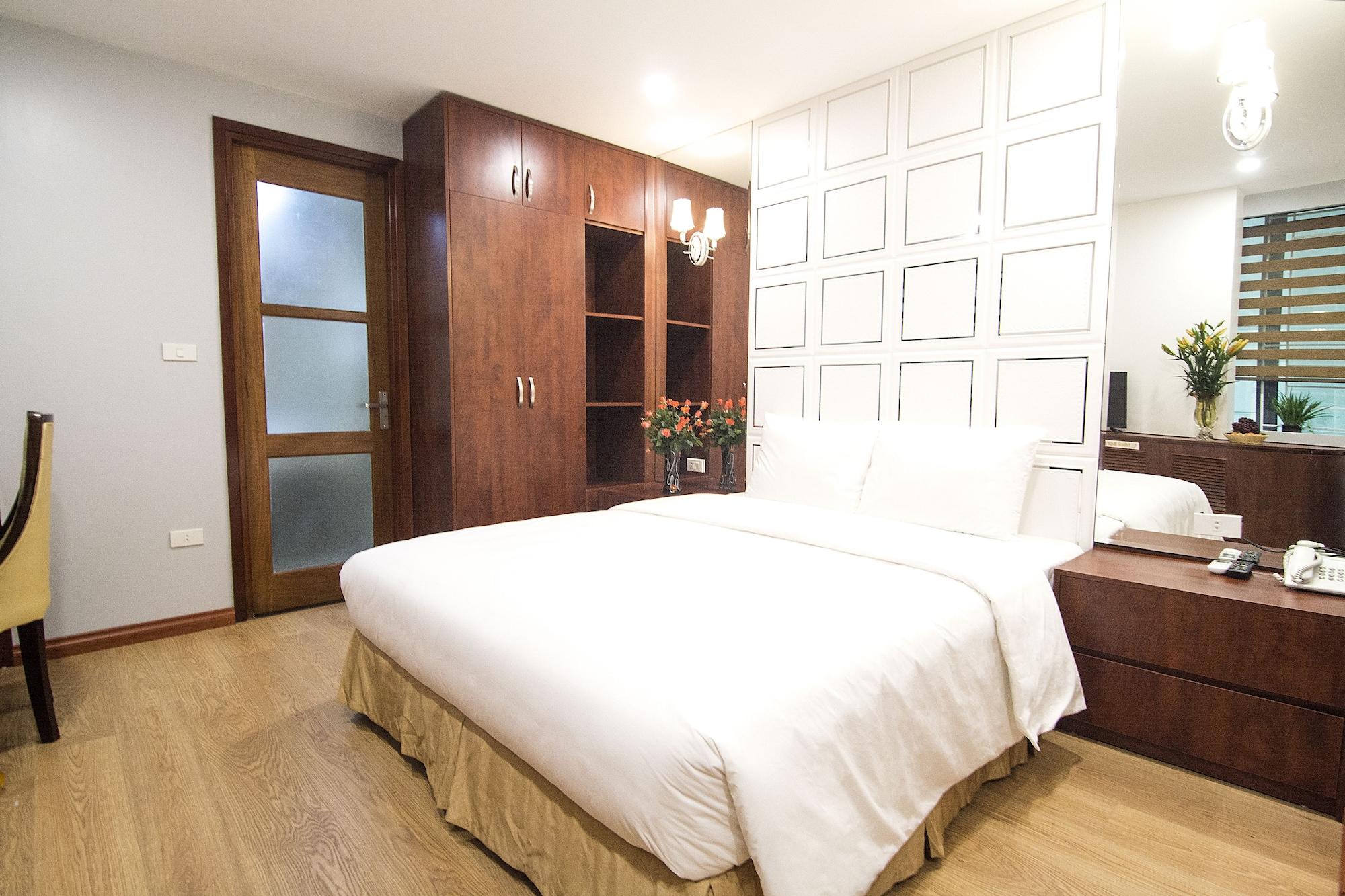 Canary & Hotel 3*