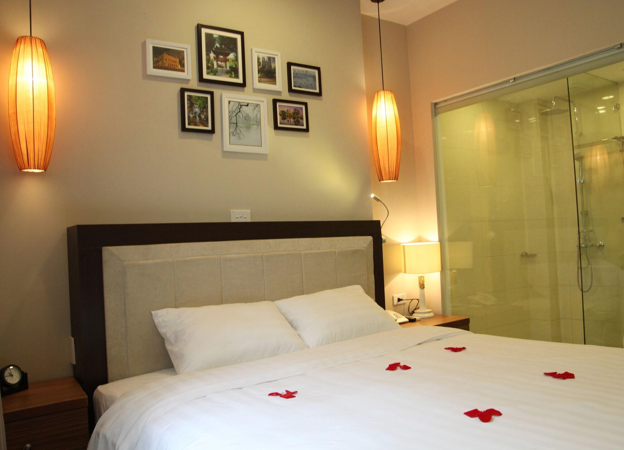 Golden Moon & Travel Hotel 3*